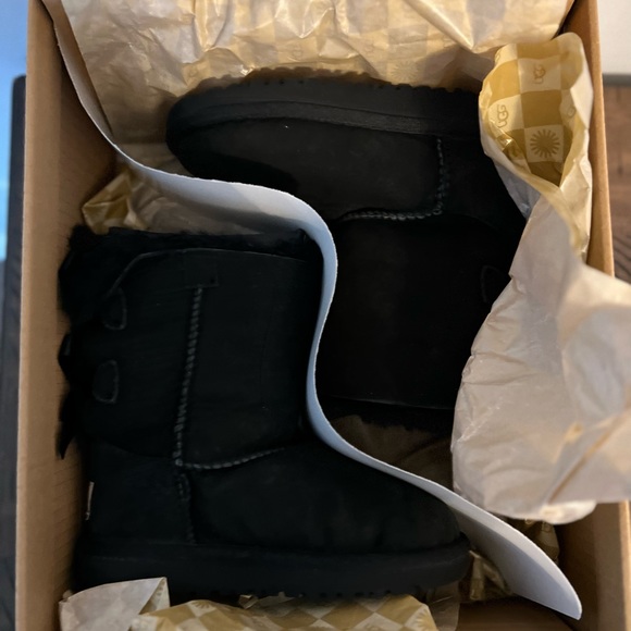 UGG youth Bailey T bow boots sz 11 youth - Picture 3 of 6